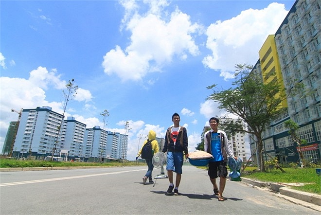 Tân sinh viên, sinh viên đã bắt đầu dọn đồ đạc vào KTX. 