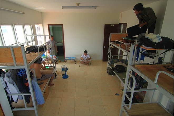 Mỗi phòng ở được từ 6-8 người.