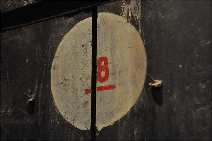 Một cánh cửa trong nhà ngục Hỏa Lò, Hà Nội ngày nay