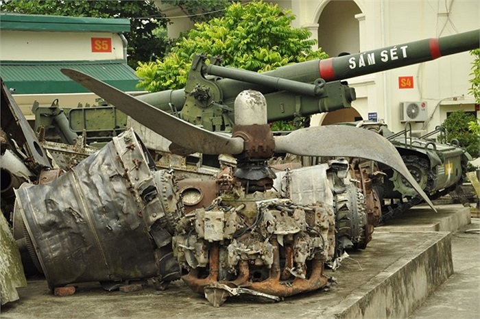 Một số bộ phận được tách rời và đặt vào những vị trí riêng biệt