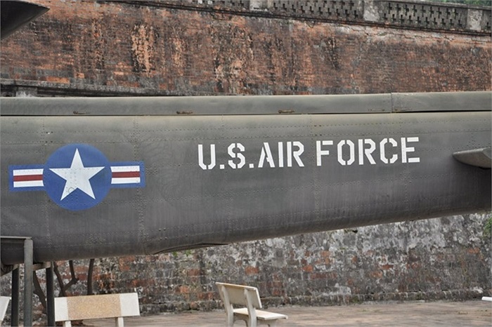 Một chiếc trực thăng của Không quân Mỹ bị quân Giải phóng bắt sống nay được trưng bày trong bảo tàng