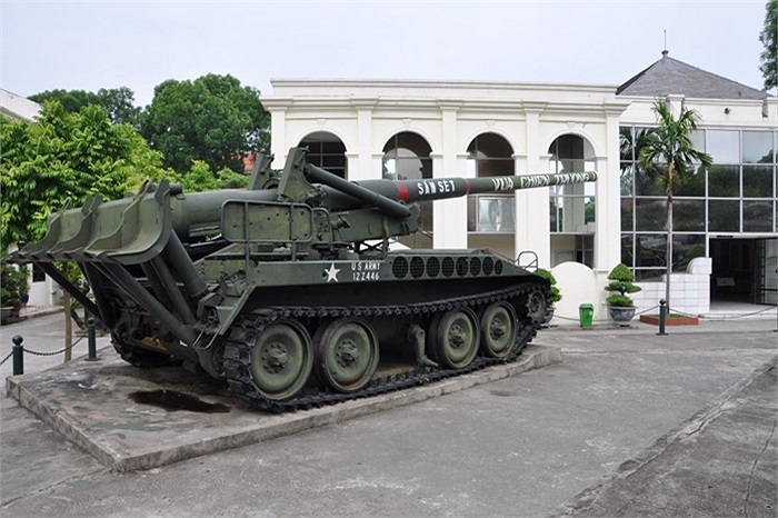 Ở Bảo tàng Quân đội Việt Nam còn trưng bày pháo hạng nặng của Mỹ