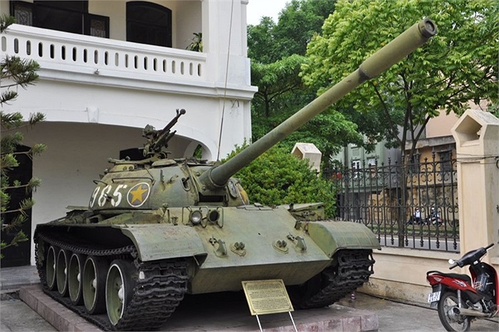 Xe tăng T-55, một trong những mẫu trưng bày được yêu thích trong Bảo tàng Quân sự Việt Nam