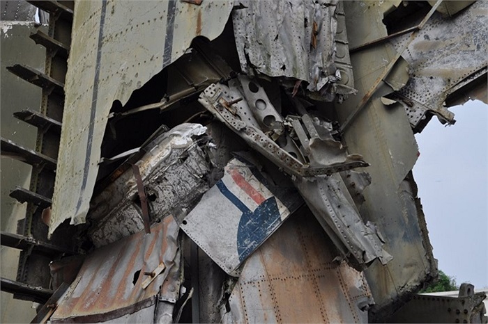 Nó được dựng lên từ các máy bay của Không quân và Hải quân Mỹ đã bị bắn rơi ở Việt Nam