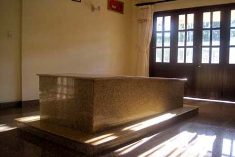 sống chung với người chết