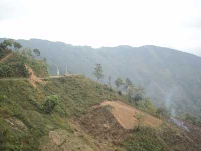 lật xe, xe du lịch, thương vong, quảng ninh, lào