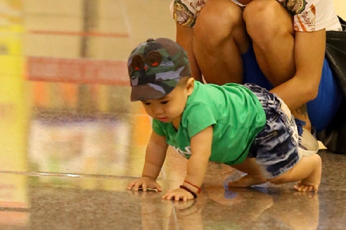 Lâm Chi Khanh vừa nhận nuôi một bé trai 10 tháng tuổi. Điều này phần nào thỏa nguyện ước mong có con của cô. 