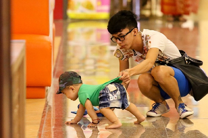 Tuy nhiên, việc nhận con nuôi như bây giờ giúp cô đến gần hơn với ước nguyện của mình.