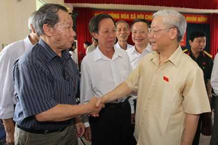 Tổng Bí thư Nguyễn Phú Trọng tiếp xúc cử tri quận Ba Đình, Hà Nội, chiều 13.5. Ảnh: TTXVN