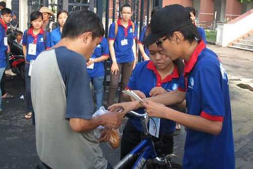 Thí sinh Đoàn Hưng đi thi đại học