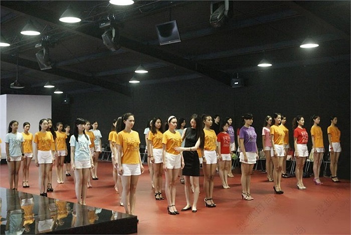 Người mẫu là nghề đang được nhiều thiếu nữ Trung Quốc lựa chọn