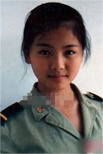 Lưu Đào sinh ngày 12/7/1978 tại Nam Xương, Giang Tây, Trung Quốc.