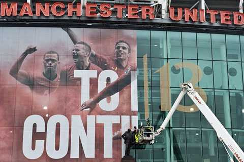 poster tại khán đài Alex Ferguson