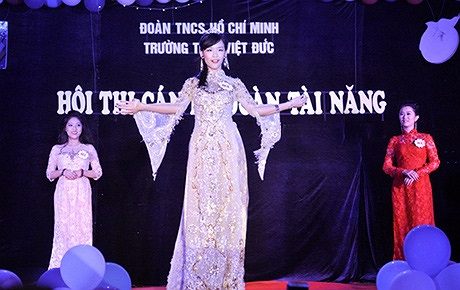 Được phát động chưa lâu nhưng cuộc thi: Cán bộ đoàn trường tài năng của THPT Việt Đức đã thu hút đông đảo học sinh trong trường đăng kí tham gia