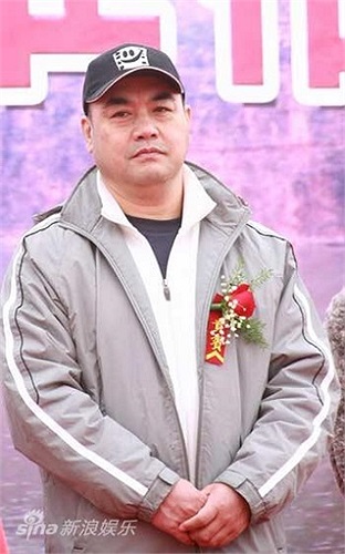 Hiện tại, Tàng Kim Sinh đang là chủ nhiệm Phòng Phát triển của một công ty điện ảnh và là hội viên Hội điện ảnh Trung Quốc. 