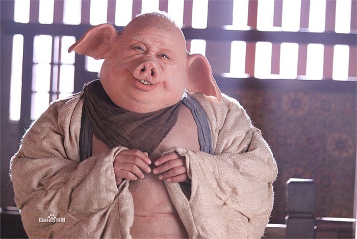 Ít ai nhận ra, Tàng Kim Sinh cũng chính là Trư Bát Giới trong bộ phim Tây Du Kí phiên bản 2010 của đạo diễn Trương Kỉ Trung.