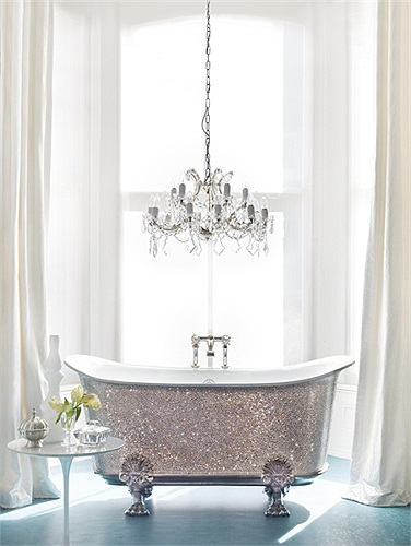 Giá bán của chiếc bồn tắm sang trọng này ở mức 228.000 USD (khoảng gần 4,8 tỷ đồng). Còn giá bán sản phẩm cùng loại có kích thước nhỏ hơn ở mức 182.000 USD (khoảng 3,8 tỷ đồng)