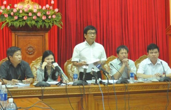 Lãnh đạo Công ty nước sạch Hà Nội phát biểu trong buổi họp báo.