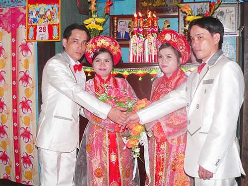Ly kỳ đám cưới song sinh ở An Giang