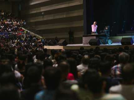 nguoi khong tay khong chan