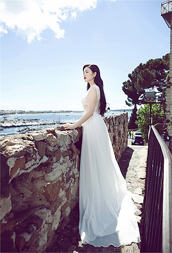 Lý Nhã Kỳ ngày càng cho công chúng thấy những bất ngờ ở cô với sự biến hóa không ngừng về tạo hình.