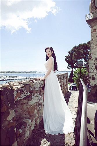 Cùng ngắm những hình ảnh của Lý Nhã Kỳ do Lê Thiện Viễn thực hiện, với sự giúp đỡ của chuyên gia trang điểm Minh Lộc.