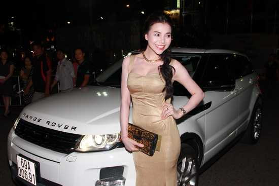 Trà Ngọc Hằng khoe xe 3 tỷ