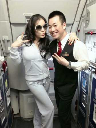 lý nhã kỳ xông vào buồng lái