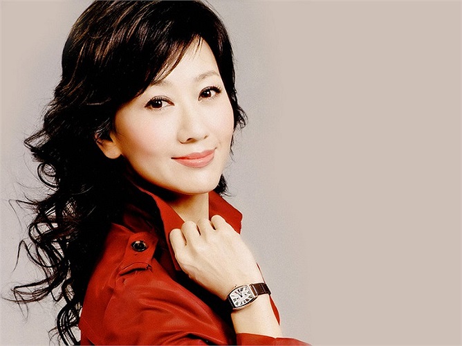 Triệu Nhã Chi sinh năm 1954, từng là một trong những ngôi sao nổi tiếng nhất Hong Kong trong thập niên 80 và 90.
