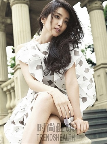 Đứng thứ ba là diễn viên sinh năm 1976 Lý Băng Băng sinh năm 1976.