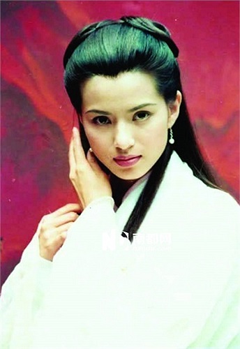 Nhắc tới tên Lý Nhược Đồng, khán giả lại nhớ ngay đến vai diễn Tiểu Long Nữ của cô trong Thần điêu đại hiệp.