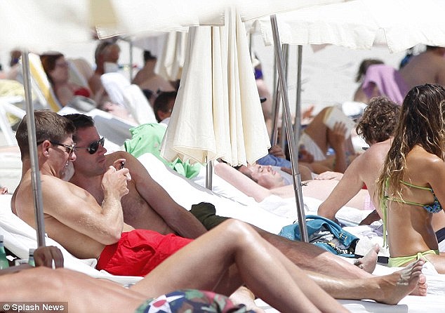 Gerrard nghỉ thi đấu suốt từ tháng 5 sau ca phẫu thuật chấn thương vai