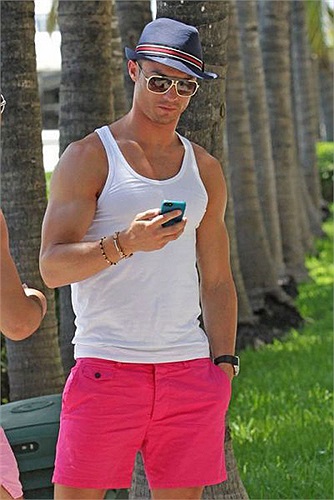 Ronaldo vừa cùng đội tuyển Bồ Đào Nha thi đấu tại vòng loại World Cup. Anh sẽ nghỉ xả hơi một thời gian trước khi tập trung lại cùng các đồng đội ở Real Madrid