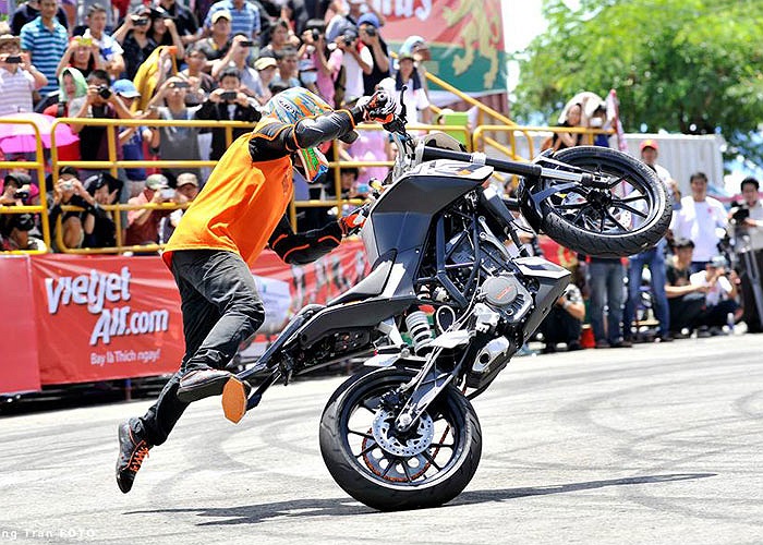 Màn diễn này vốn không dành cho những người yếu tim. Ảnh Hoàng Trần