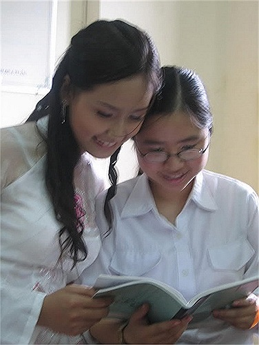 Thêm vào đó gương mặt nhỏ với đôi mắt bé khiến Mai Phương Thúy càng khó cuốn hút trước ống kính.