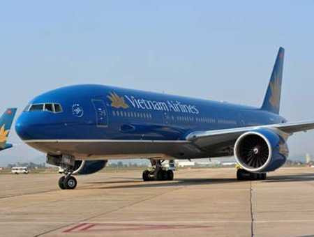 Máy bay Vietnam Airlines xì khói khi đang hạ cánh