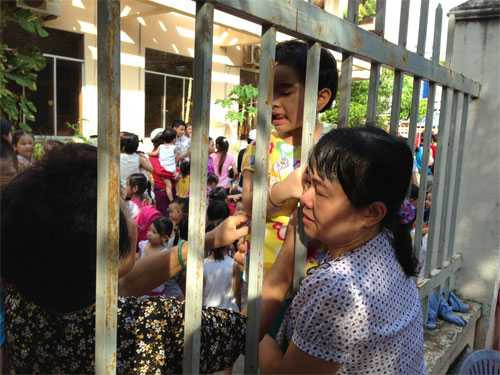 Máy phát điện cháy, hàng trăm trẻ mầm non hoảng loạn