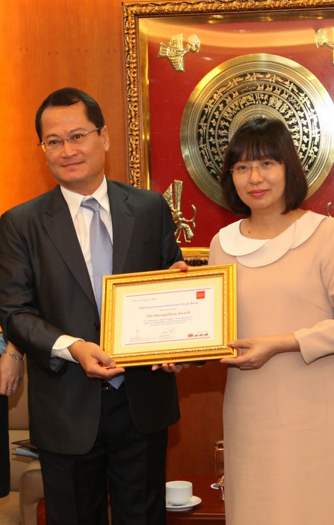  MB nhận giải thưởng thanh toán quốc tế xuất sắc của Wells Fargo