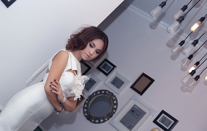 Dù đã có con, nhưng cô nàng vẫn rất nhẹ nhàng, thon gọn