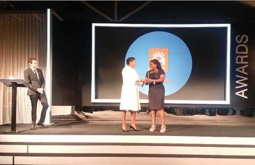 Đại diện Movitel (công ty con của Viettel tại Mozambique) nhận giải “Doanh nghiệp có giải pháp tốt nhất giúp cải thiện viễn thông vùng nông thôn châu Phi” 2012. 