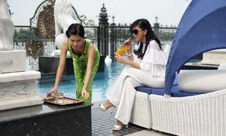 Mẹ chồng Hà Tăng được báo ngoại ca tụng