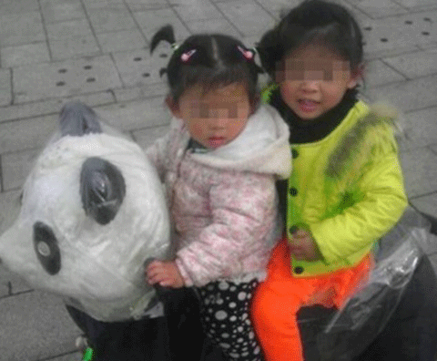 hai bé gái đáng thương