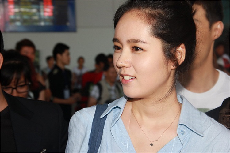 Han Ga In được fan Việt biết đến bởi bộ phim Mặt trăng ôm mặt trời, Lối sống sai lầm. 