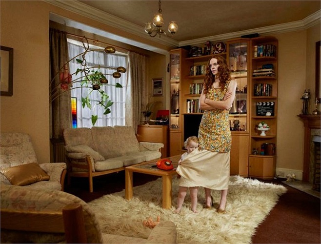 Bộ ảnh được thực hiện dựa trên sự cộng tác của hàng chục bà mẹ và con gái của họ.