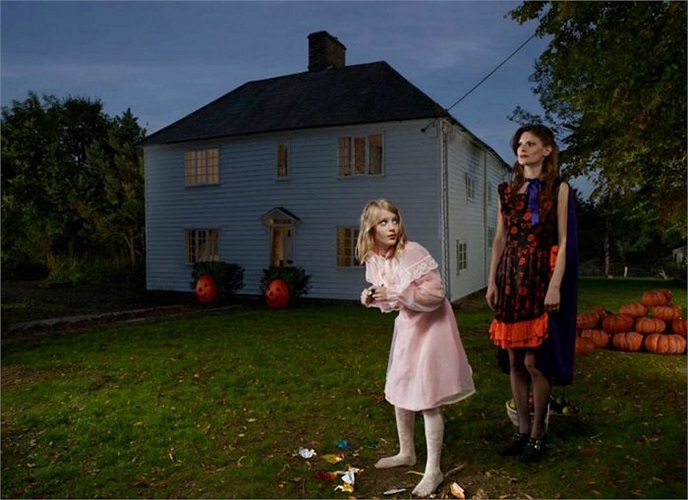 Vào các ngày lễ hội, mẹ và con gái thường đối lập nhau về cách ăn mặc.