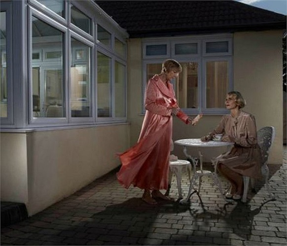 Những bức ảnh này cho thấy giai đoạn rất phức tạp trong mối quan hệ giữa mẹ và con gái.