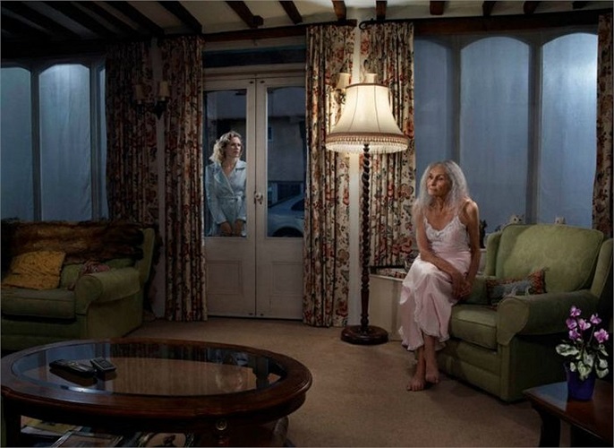 Chào đời, con gái luôn dựa vào sự che chở của mẹ. Tuy nhiên khi về già, con gái lại trở thành chỗ dựa tinh thần cho người mẹ.