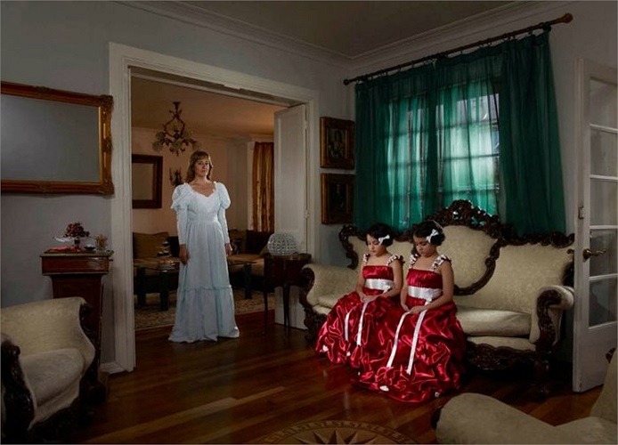 Theo tác giả, bộ ảnh như một thế giới thu nhỏ, nó diễn ra theo từng giai đoạn của cuộc đời.