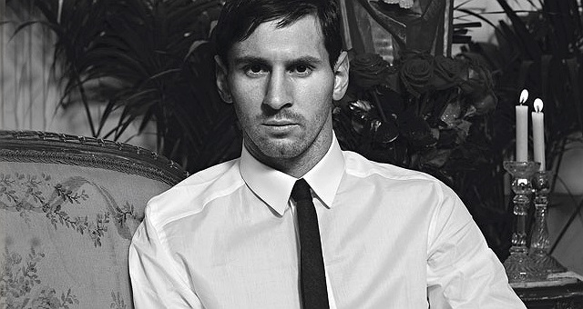 Hình ảnh lịch lãm và sexy của tiền đạo Barca trong cuốn sách ảnh mới của D&G.