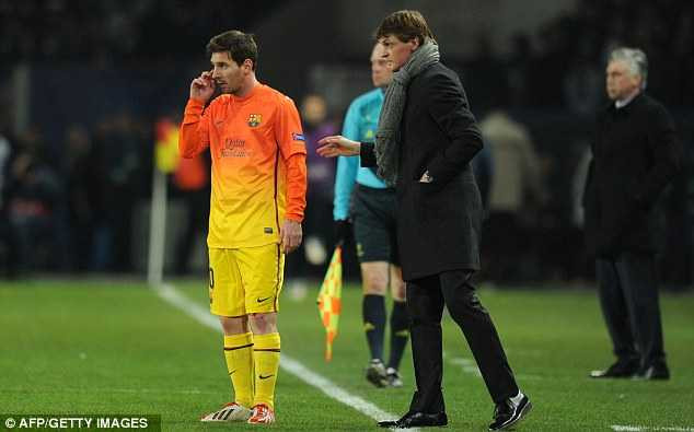 Messi đọ tài Ibra, Barca nín thở rời Paris